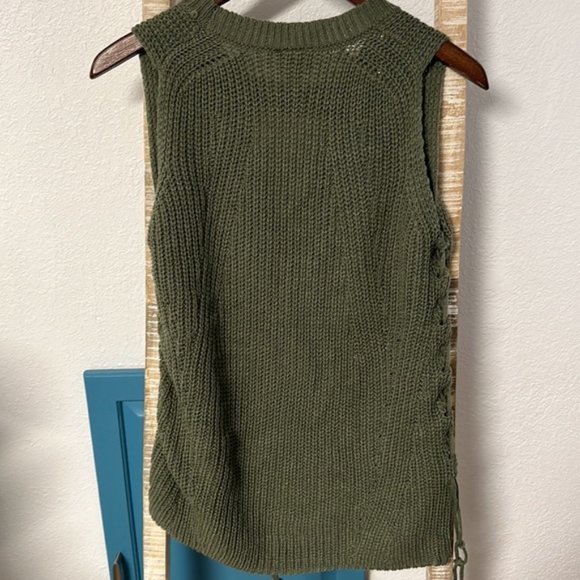 Daytrip green sweater tank front new and never worn! - Picture 9 of 9